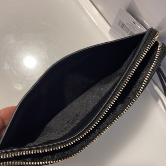 Kate Spade Medium Lucy L-Zip Wristlet Pebble Leather 
COLOR:
Black 
NWT - Picture 5 of 16